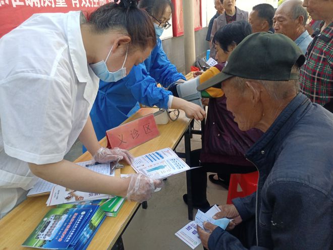 【四送四進四提升】肥城市衛健系統開展‘世界高血壓日’健康知識宣傳義診活動 營養健康咨詢進社區